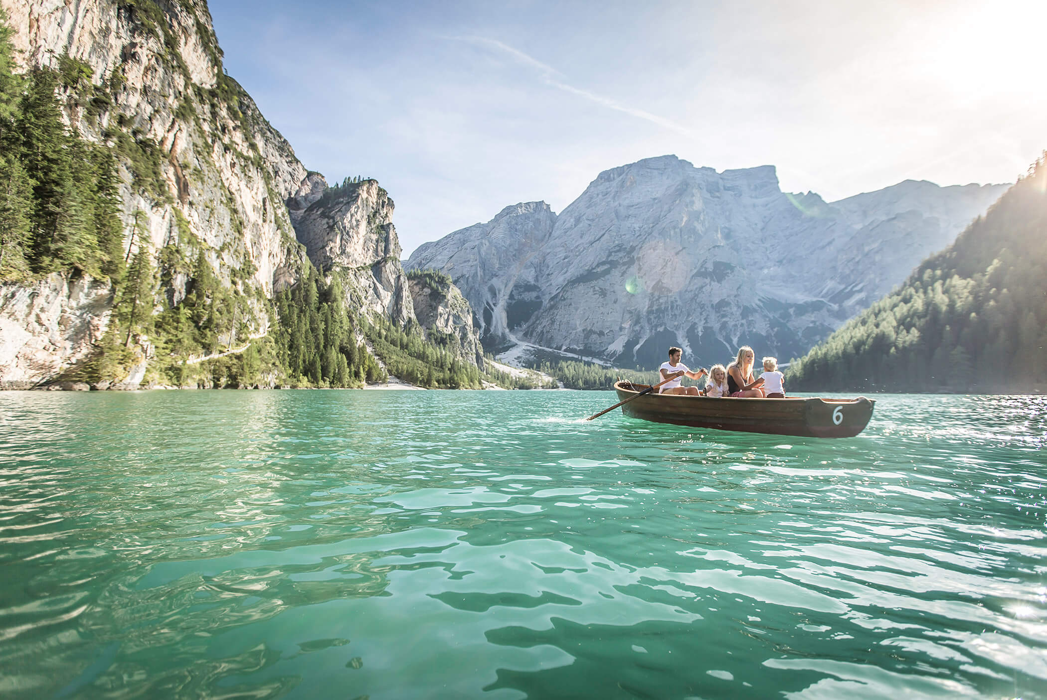 Family on the boat - Pragser Wildsee